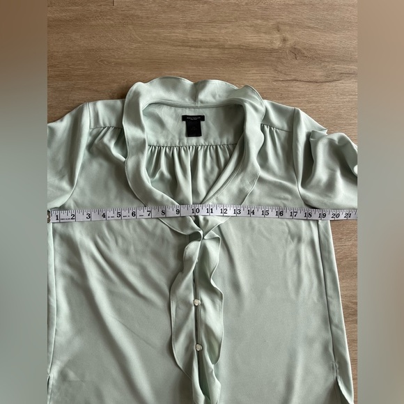 Elegant Ann Taylor Pale Green Ruffle Blouse Long Sleeve SZ XS - Picture 6 of 9